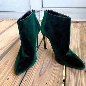 Ava & Aiden Emerald Green Velvet Stiletto Ankle Booties with Zippers Size 9M